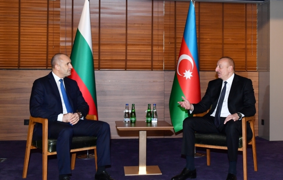 Präsident von Aserbaidschan Ilham Aliyev und Präsident von Bulgarien Rumen Radev treffen sich unter vier Augen