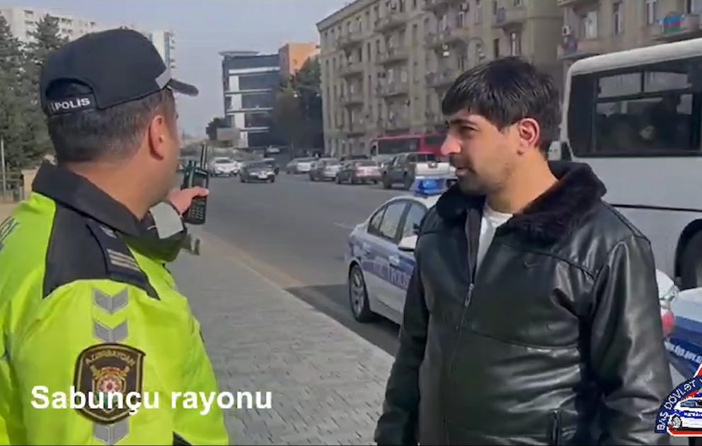 Piyada keçidlərindən istifadə etməyən piyadalarla söhbətlər aparılıb