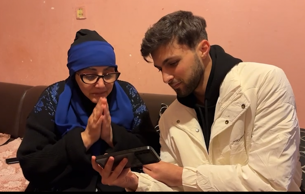 Şəlalə ana oğlu Hüseynin azad olunma görüntülərini izlədi