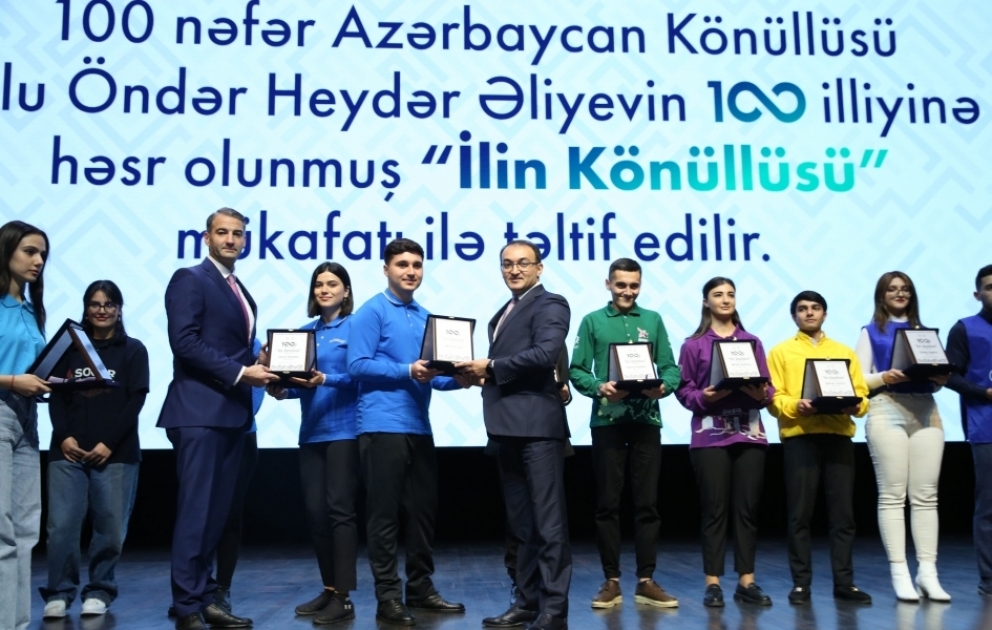 100 könüllüyə "İlin könüllüsü" mükafatı təqdim edilib