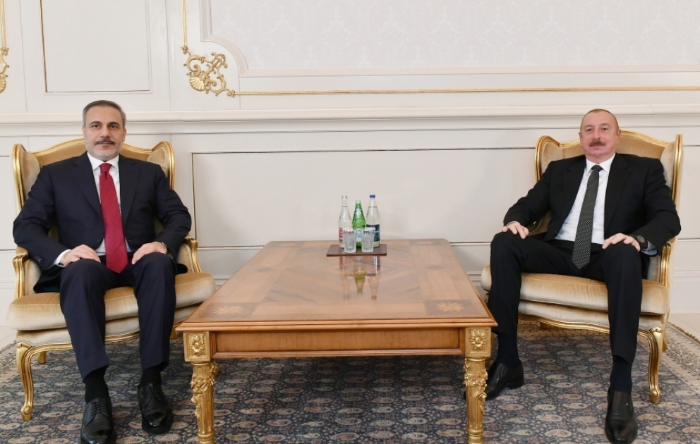 Le président azerbaïdjanais reçoit le ministre turc des Affaires étrangères