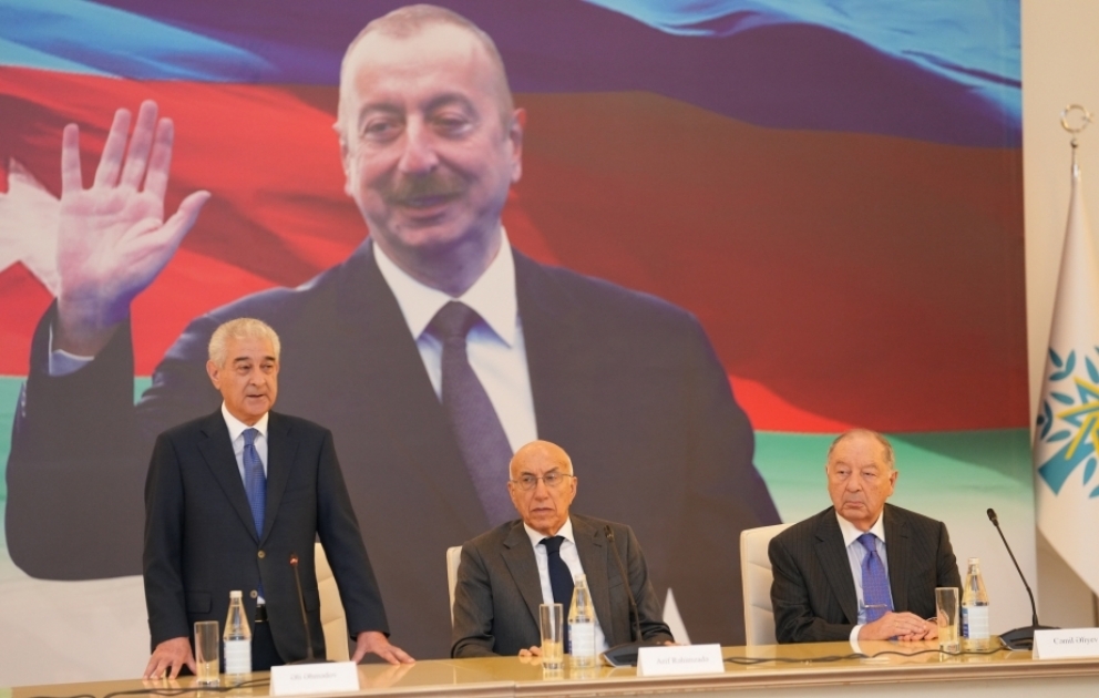 Əli Əhmədov: İlham Əliyevin prezidentliyə namizədliyinin irəli sürülməsi barədə qərar qəbul olunmalıdır