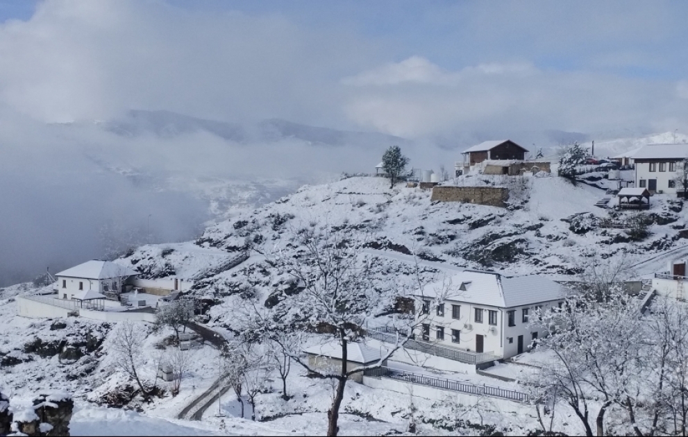 Laçında ilk qar yağıb