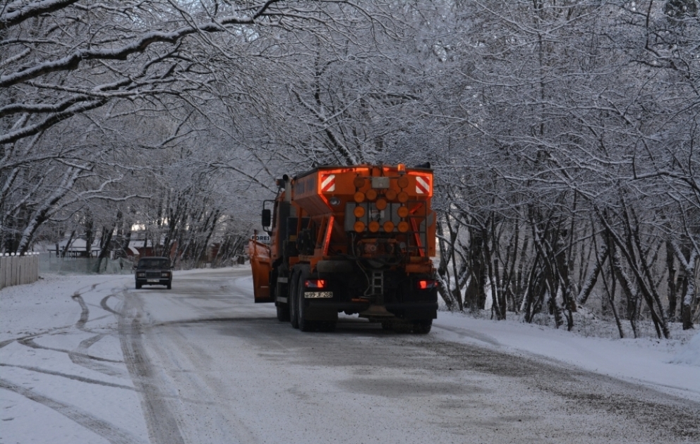 Yollar buz bağladı