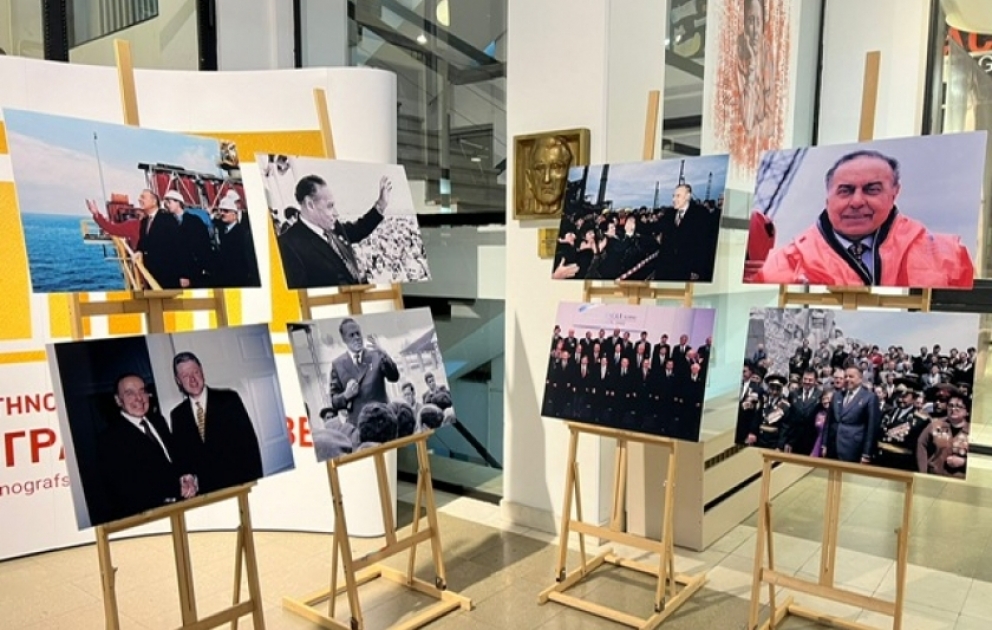 AZƏRTAC-ın təşəbbüsü ilə Serbiyada Ulu Öndərin 100 illik yubileyi münasibətilə fotosərgi keçirilib