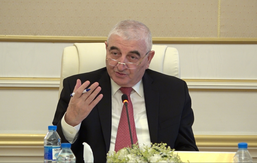 Məzahir Pənahov KİV nümayəndələrinə müraciət etdi