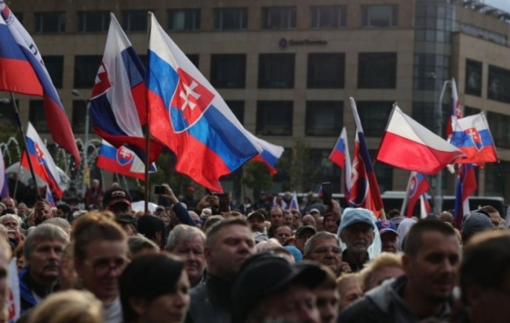 Slovakiyada hökumət əleyhinə kütləvi aksiyalar keçirilib
