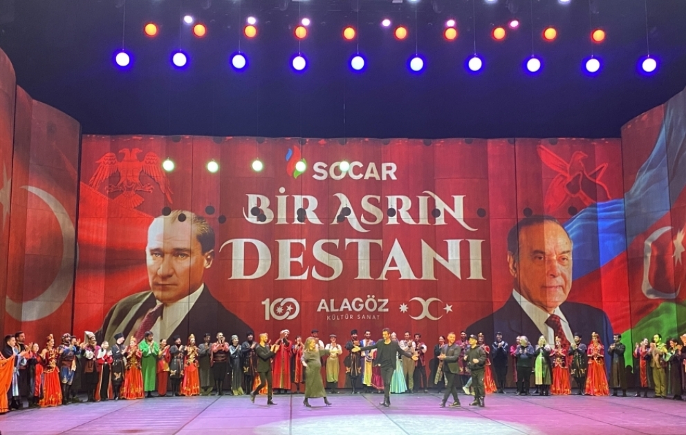 İstanbulda Ümummilli Liderin və Türkiyə Cümhuriyyətinin 100 illik yubileyləri təntənə ilə qeyd olunub