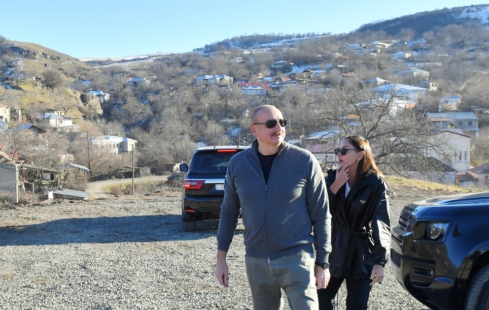 Prezident İlham Əliyev və birinci xanım Mehriban Əliyeva Xocalı rayonunun Şuşakənd kəndinin ərazisinə baxış keçiriblər