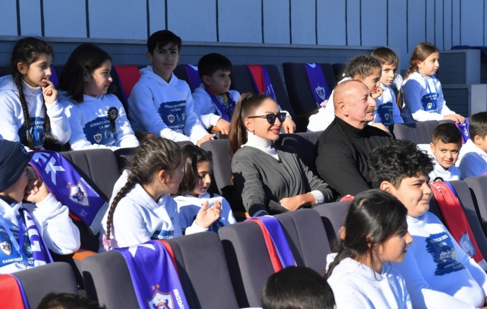 Journée historique : Le Qarabag FK et le club MOIK Bakou se rencontrent à Khankendi 
Le président Ilham Aliyev prononce une allocution au stade de Khankendi