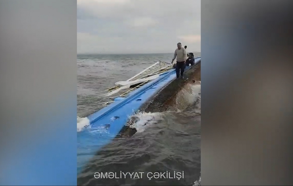 Gəzinti qayığında batan 6 nəfər xilas edilib