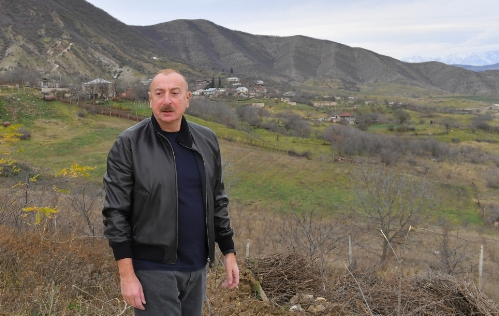 Präsident Ilham Aliyev besucht Dorf Nachitschewanli im Rayon Chodschali