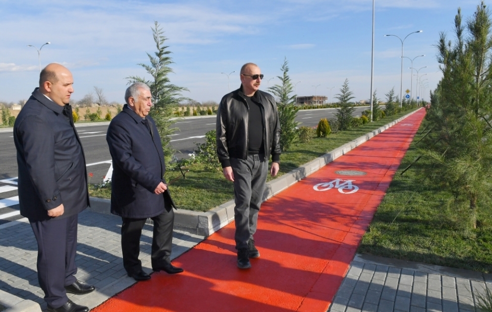 Aghdam : le président Aliyev inspecte les travaux en cours dans les routes internes