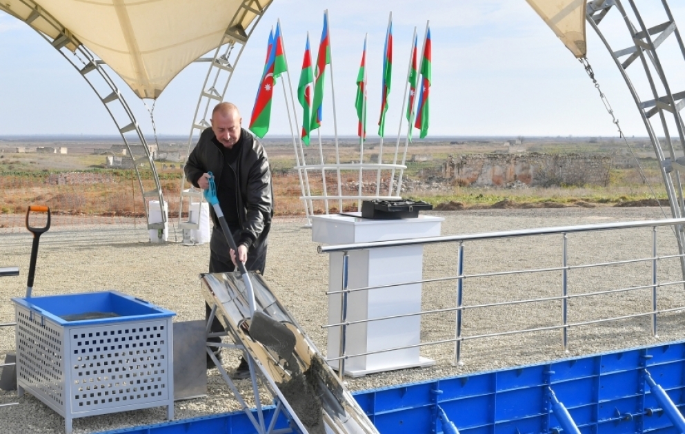 Pose de la première pierre du village de Salahly Kenguerli de la région d’Aghdam