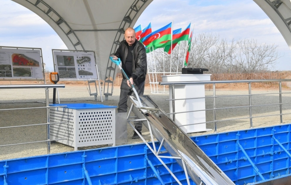 Aghdam : pose de la première pierre du village de Bach Guervend