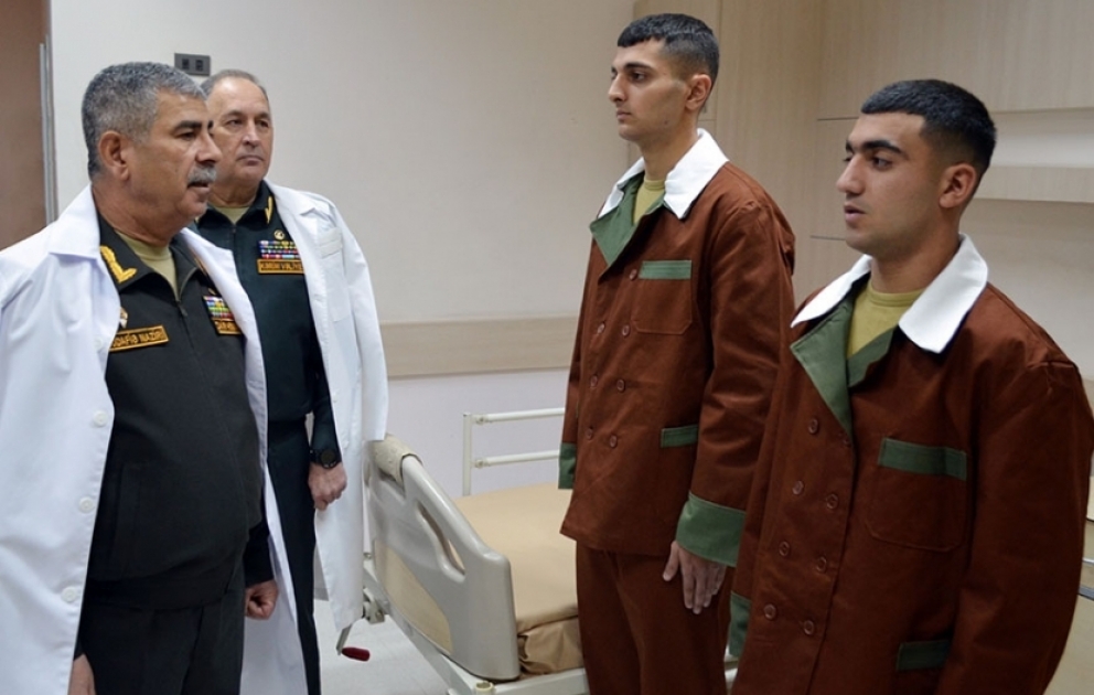 Müdafiə Nazirliyinin rəhbərliyi bayram ərəfəsində hospitalı ziyarət edib