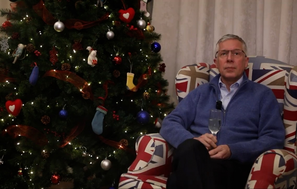Britaniya səfirindən Azərbaycan dilində Yeni il təbriki