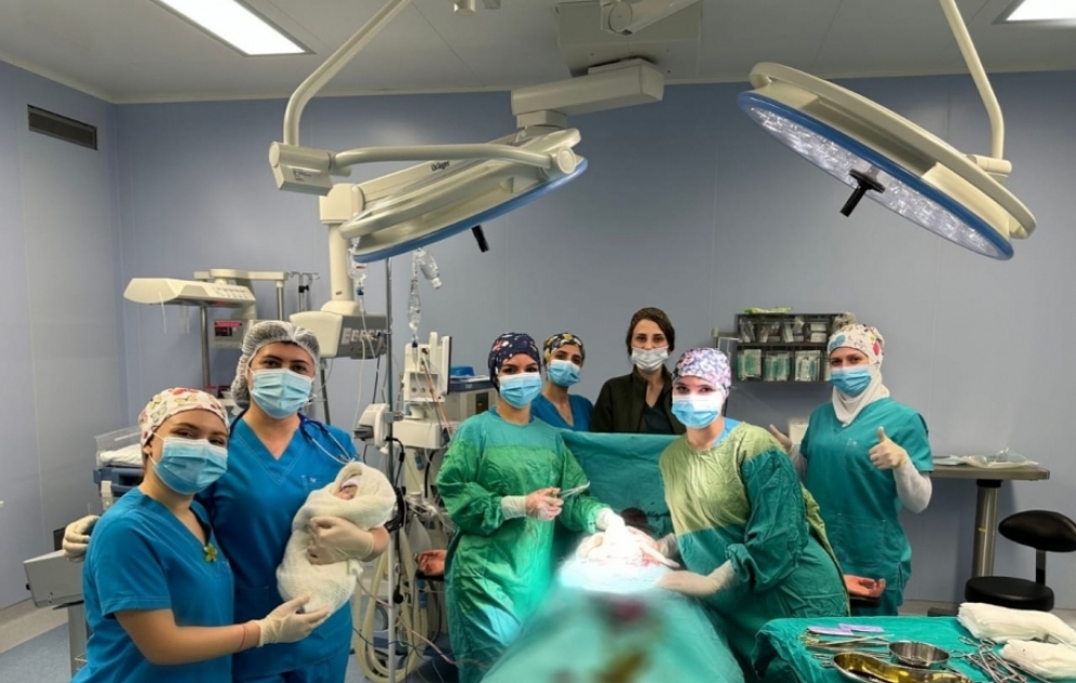 Yeni ilin ilk körpəsi Yeni Klinikada dünyaya gəlib