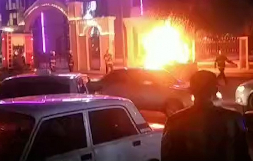 Gəncədə avtomobil yandı