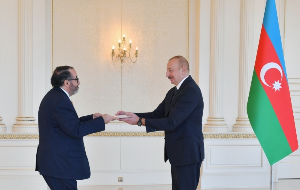 Le nouvel ambassadeur du Pérou en Azerbaïdjan remet ses lettres de créance au président azerbaïdjanais
