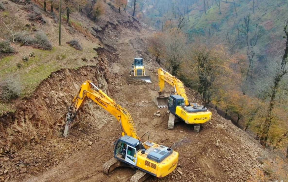 Astara rayonunun Düriyyə‒Şümrüd avtomobil yolu təmir olunur