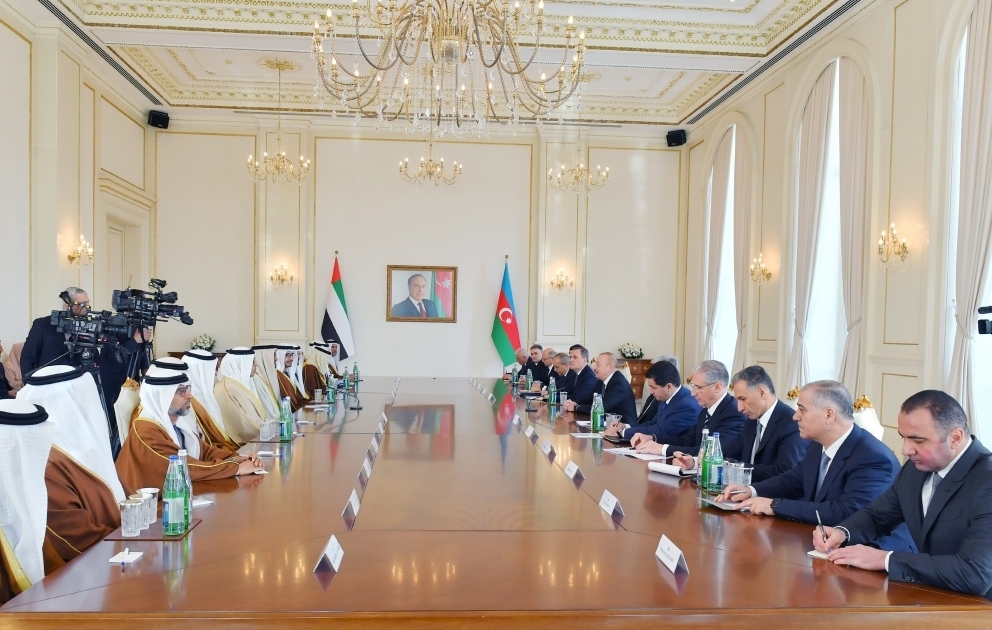 Les présidents azerbaïdjanais et émirati ont un entretien élargi aux deux délégations