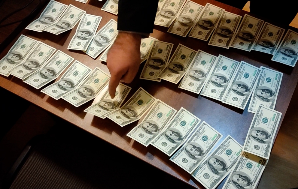 Şirvanda saxta dollar satan dəstə üzvləri saxlanıldı