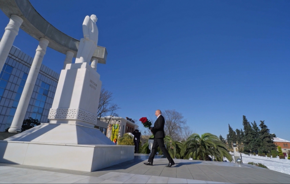 President Ilham Aliyev visited statue of National Leader Heydar Aliyev in the city of Lankaran