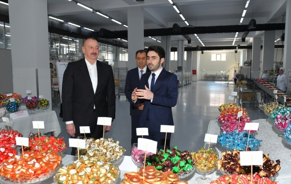 Visite d’une entreprise de fabrication de confiseries à Lenkeran
