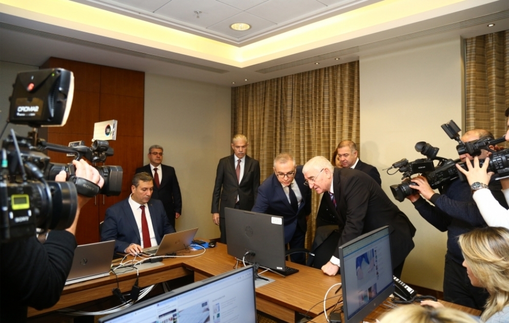 Məzahir Pənahov Mərkəzi Seçki Komissiyasının Müstəqil Media Mərkəzinə baxış keçirib