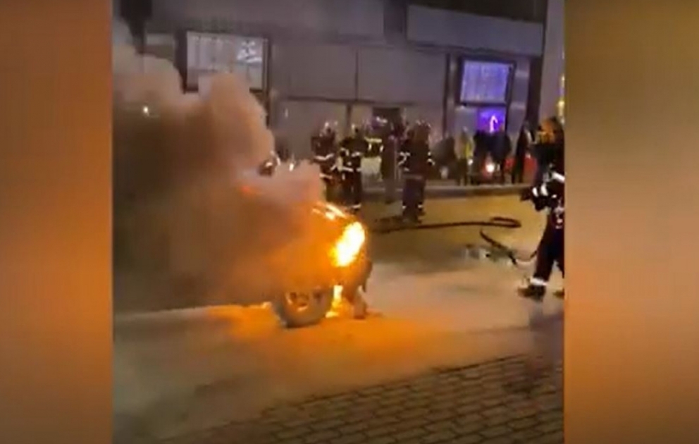 Bakıda avtomobil yandı