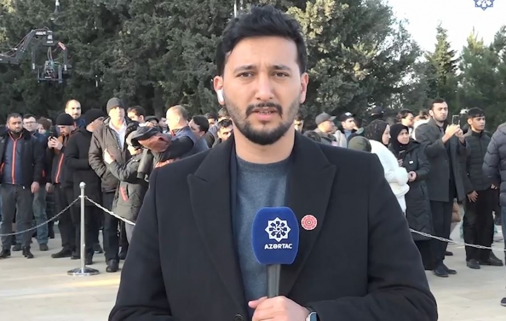 Şəhidlər xiyabınına ziyarətlər davam edir