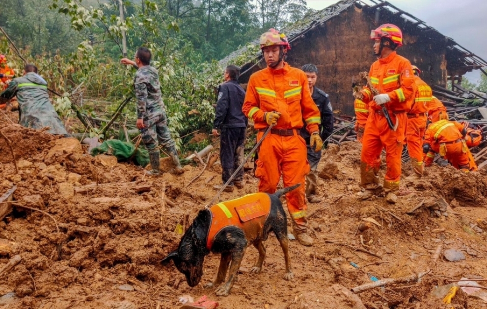 Au moins 47 personnes ensevelies après un glissement de terrain en Chine