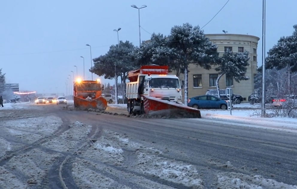 Paytaxtda gecə və səhər saatlarında yollar nəzarətdə saxlanılıb