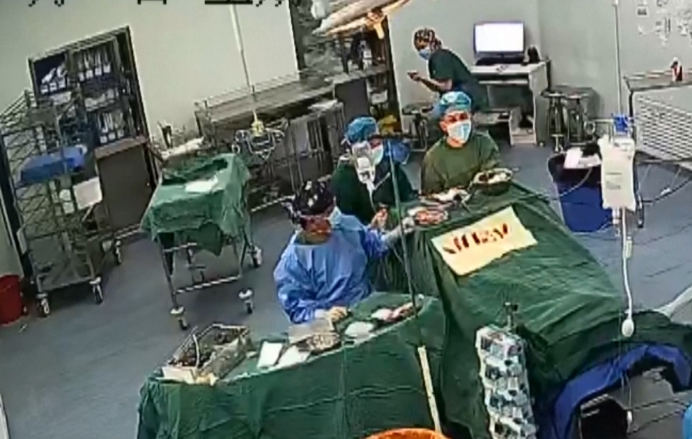 Çinli həkimlərin zəlzələ anında soyuqanlı davranışı