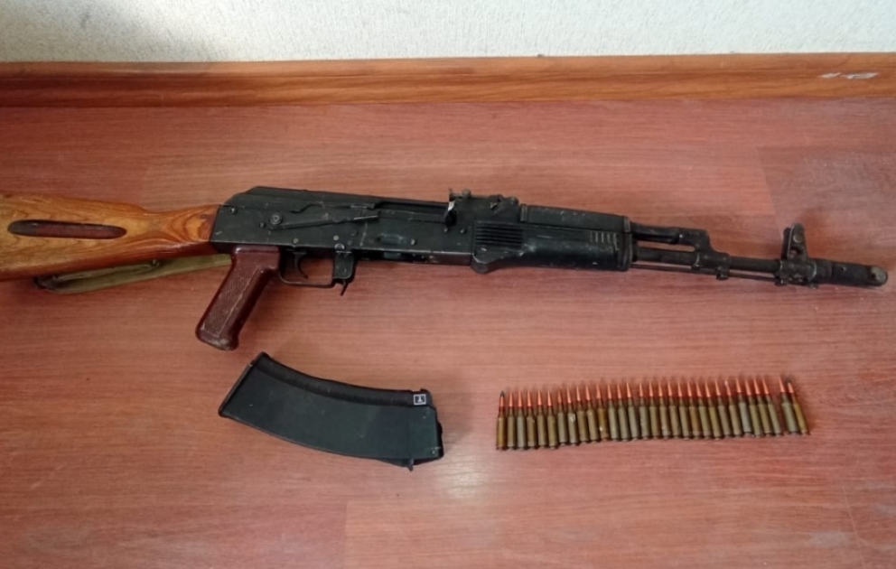 Şirvan sakini tapdığı avtomat silahını və patronları polisə təhvil verib