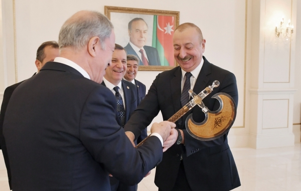 Präsident Ilham Aliyev empfängt türkische Delegation
