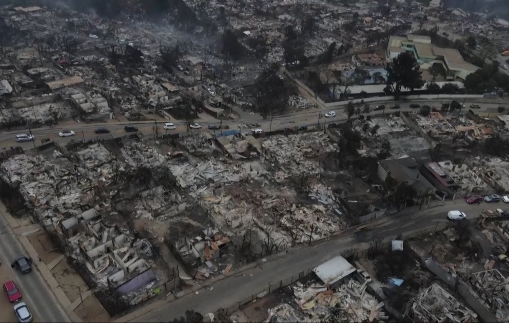 Death toll climbs to 99 in central Chile's raging forest fires