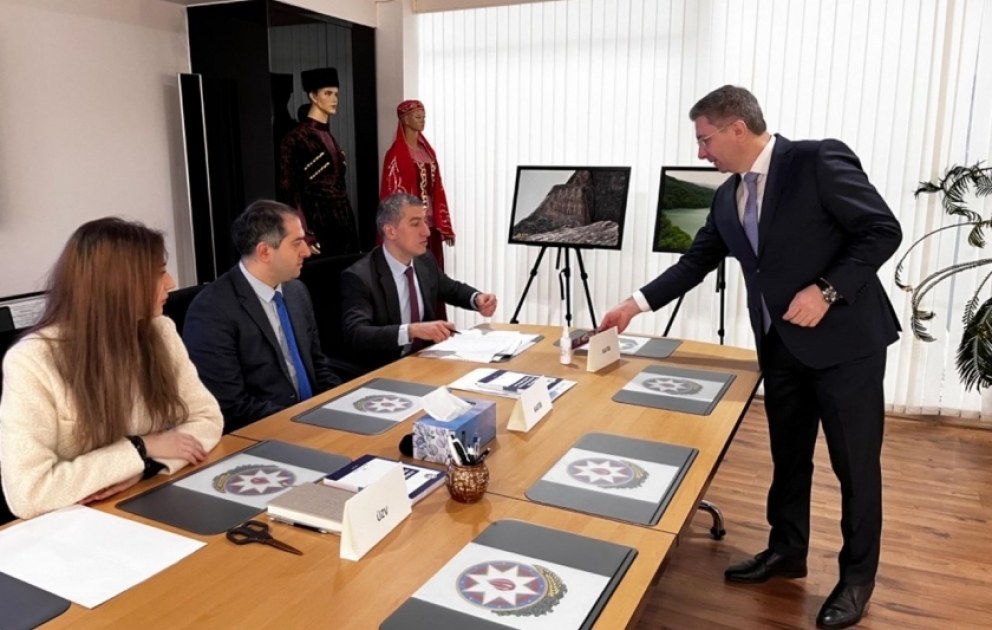 Seulda Azərbaycan prezidenti seçkiləri ilə əlaqədar səsverməyə start verilib