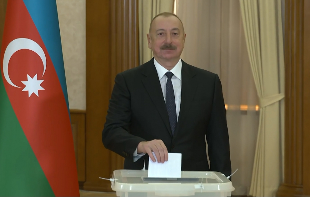 Prezident İlham Əliyev, birinci xanım Mehriban Əliyeva və ailə üzvləri Xankəndidə səs veriblər
