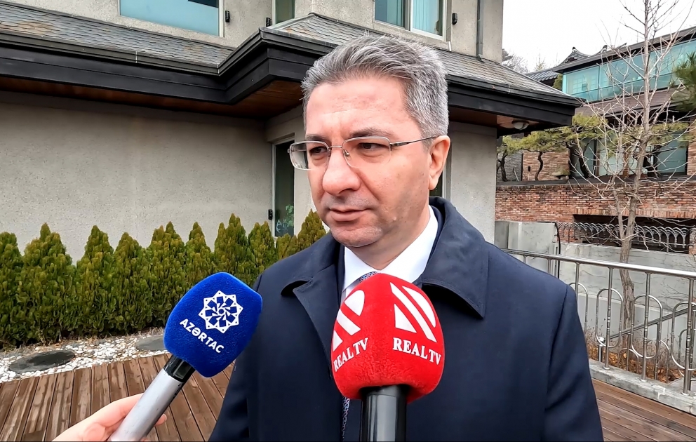 Koreyadakı seçki məntəqəsindən müsahibələr
