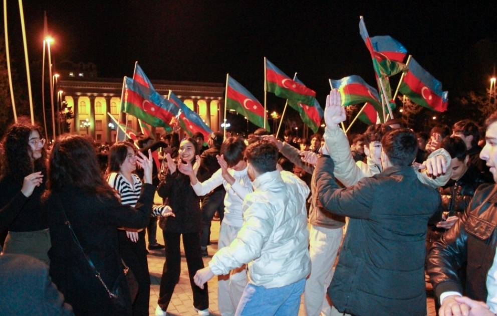 Bakıda Prezident İlham Əliyevin seçkilərdə qələbəsi münasibətilə yürüş keçirilir