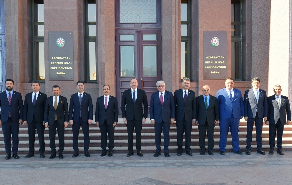 Präsident Ilham Aliyev empfängt türkische Delegation