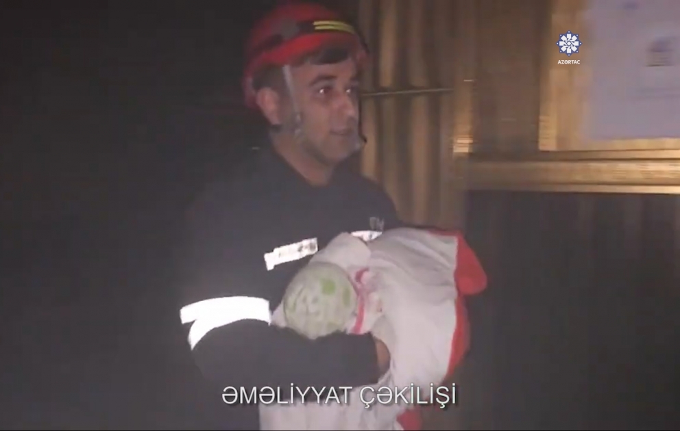 Bakıda oteldə yanğın: Ana və körpəsi xilas edilib