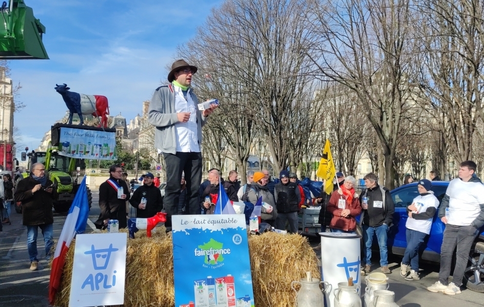 Во Франции вновь вспыхнули фермерские протесты