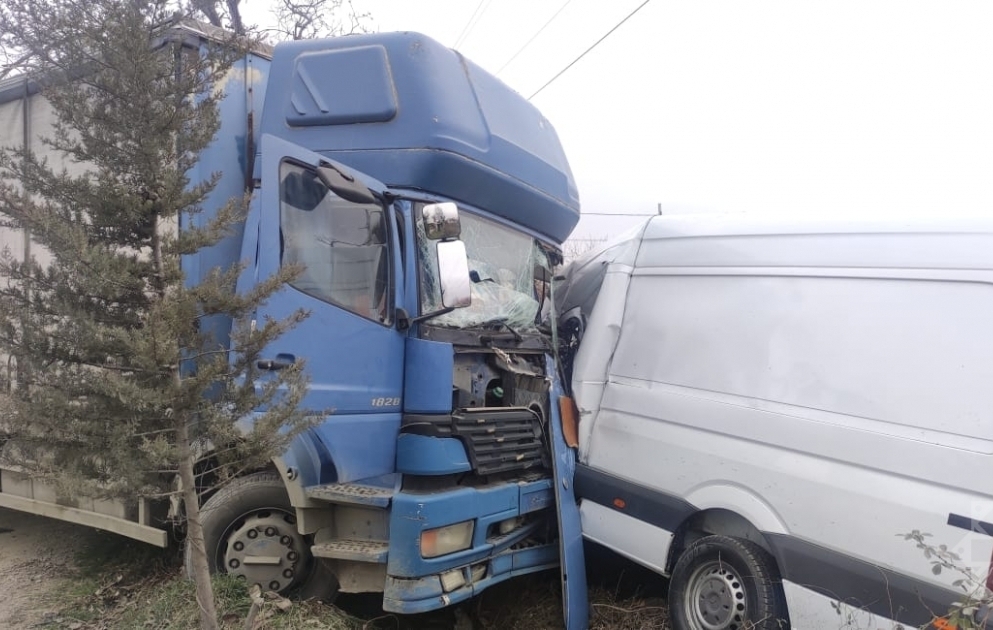 Xaçmazda ağır yol qəzası baş verib, 3 nəfər yaralanıb