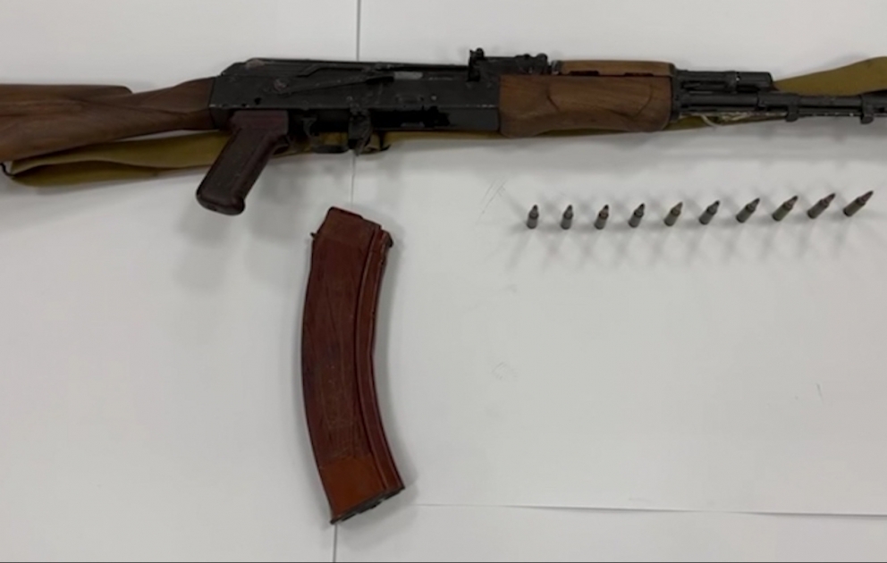 Avtomat və tapançanı satmaq istəyərkən saxlanıldı