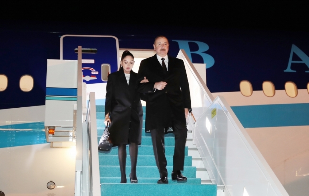 Präsident Ilham Aliyev ist zu Staatsbesuch in der Türkei eingetroffen