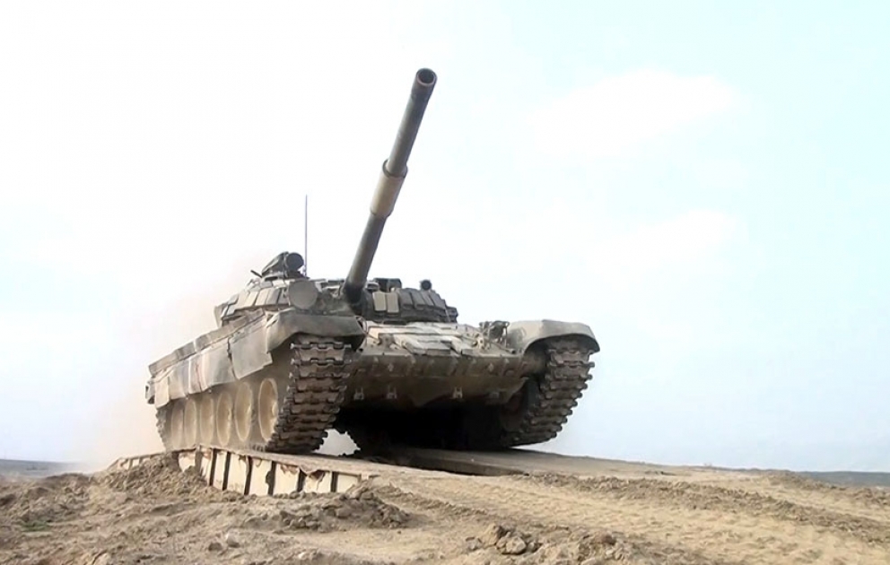 "Tankların və döyüş maşınlarının heyətlərinin hazırlanması kursu" keçirilir