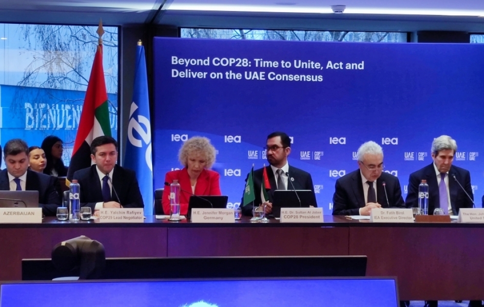 Une table ronde de haut niveau consacrée aux 28ème et 29ème sessions de la COP débute à Paris